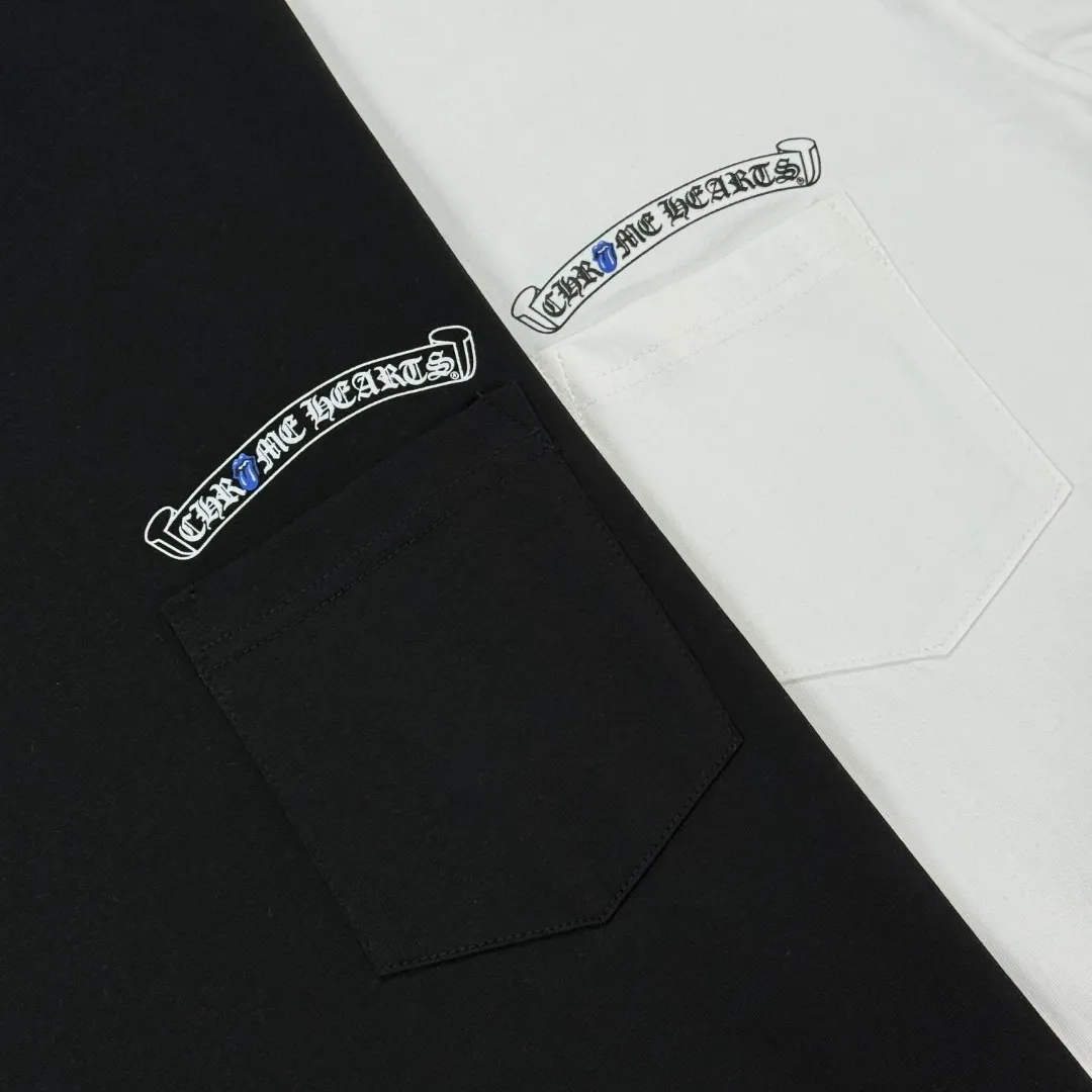 P180 Chrome Hearts Chrome Hearts 25 high-end versions. The fabric is made of 300 grams of high-density pure cotton. It does not deform or shrink. It has three labels. It is the same style for men and women. Technology: suede foaming + digital printing. Color: white, black. SIZE: S-XL.